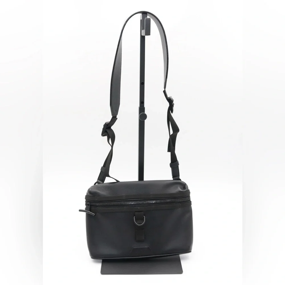 Louis Vuitton dark infinity leather crossbody bag - Picture 4 of 11